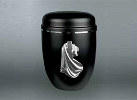 Stahl-Urne in schwarzmatter Farbe und einem Kreuztuch als Motiv.